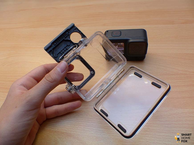 Man sieht das wasserdichte Gehäuse für die GoPro Hero 9.